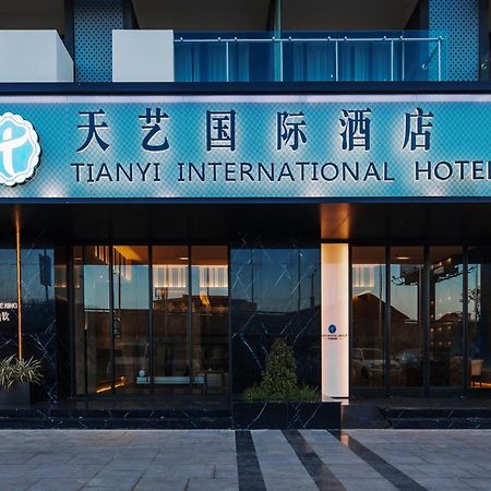 Tian Yi International Hotel 天艺国际酒店 Phnom Penh Bagian luar foto
