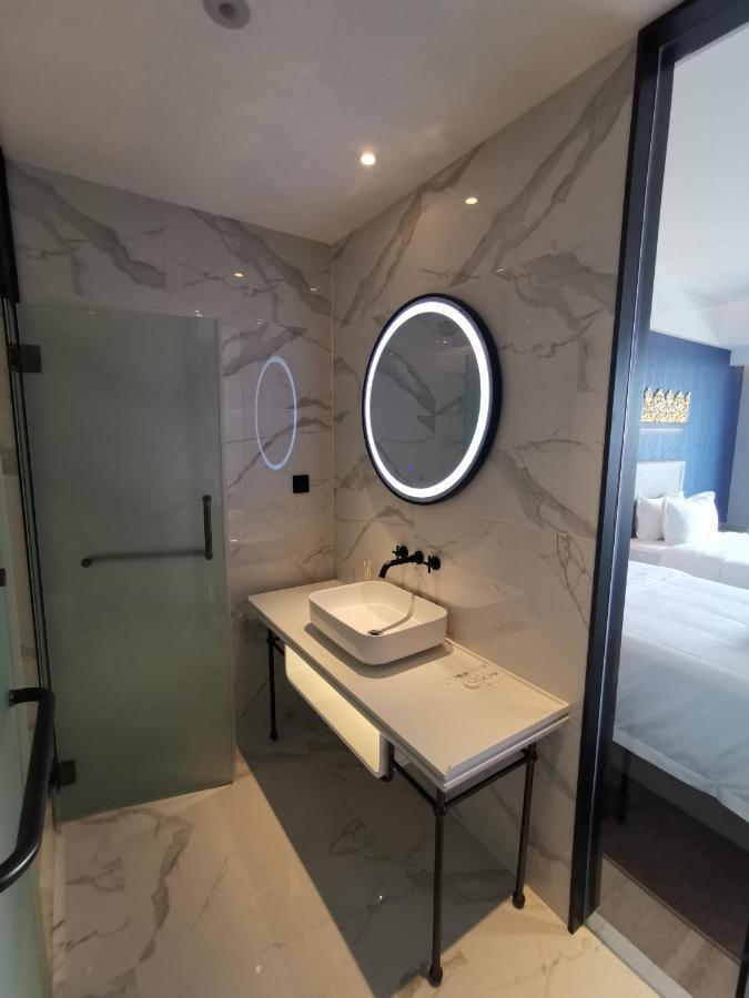 Tian Yi International Hotel 天艺国际酒店 Phnom Penh Bagian luar foto