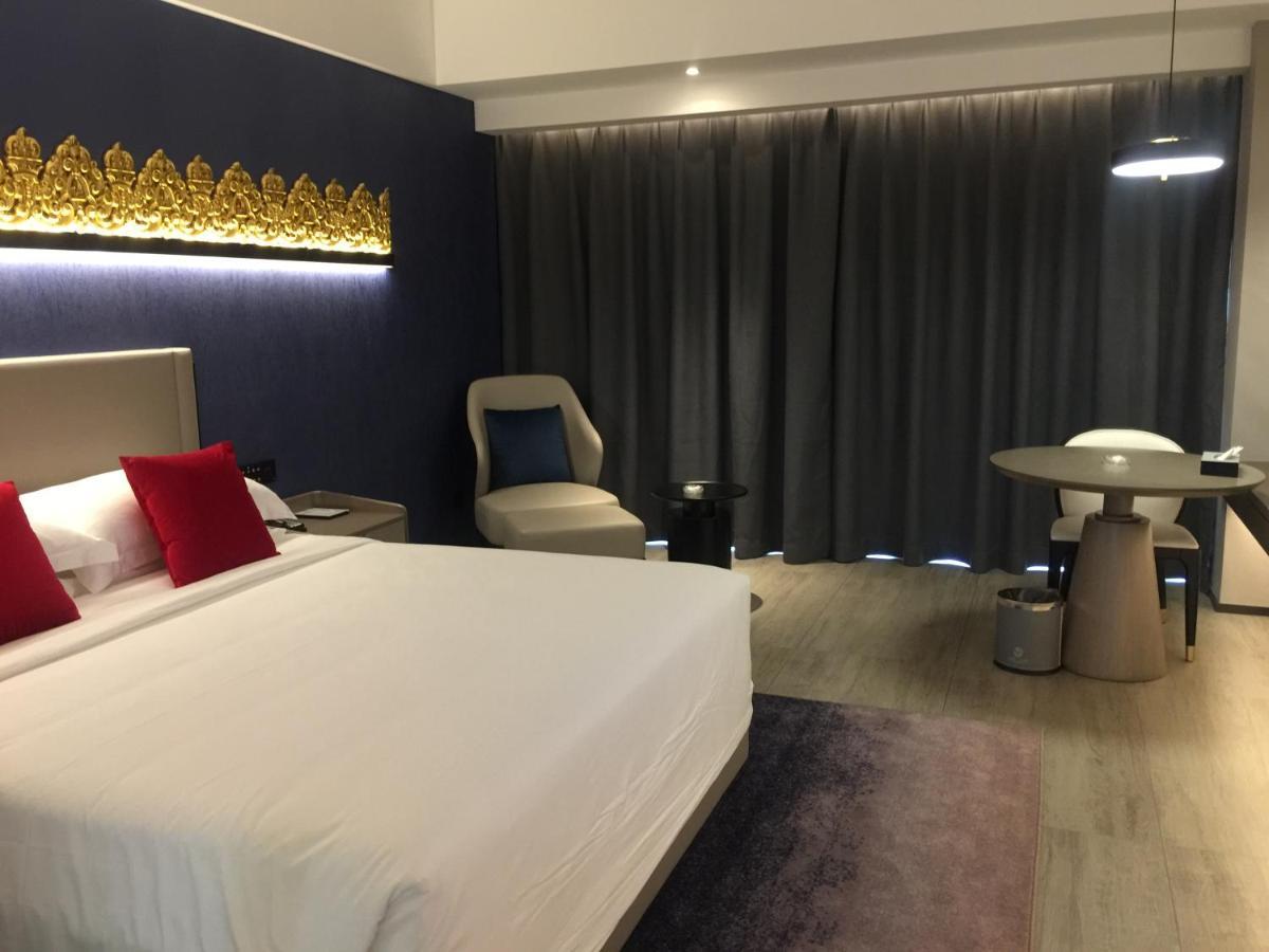 Tian Yi International Hotel 天艺国际酒店 Phnom Penh Bagian luar foto