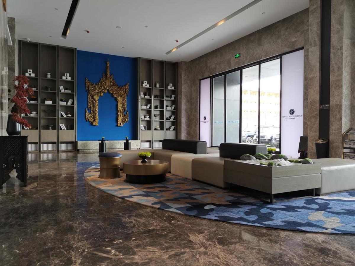 Tian Yi International Hotel 天艺国际酒店 Phnom Penh Bagian luar foto