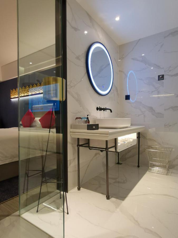 Tian Yi International Hotel 天艺国际酒店 Phnom Penh Bagian luar foto