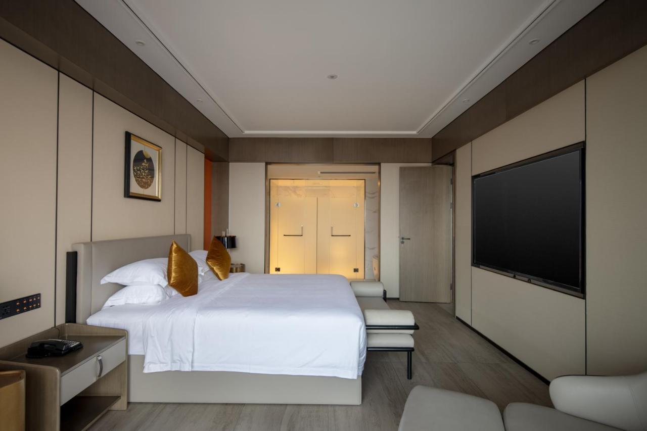 Tian Yi International Hotel 天艺国际酒店 Phnom Penh Bagian luar foto