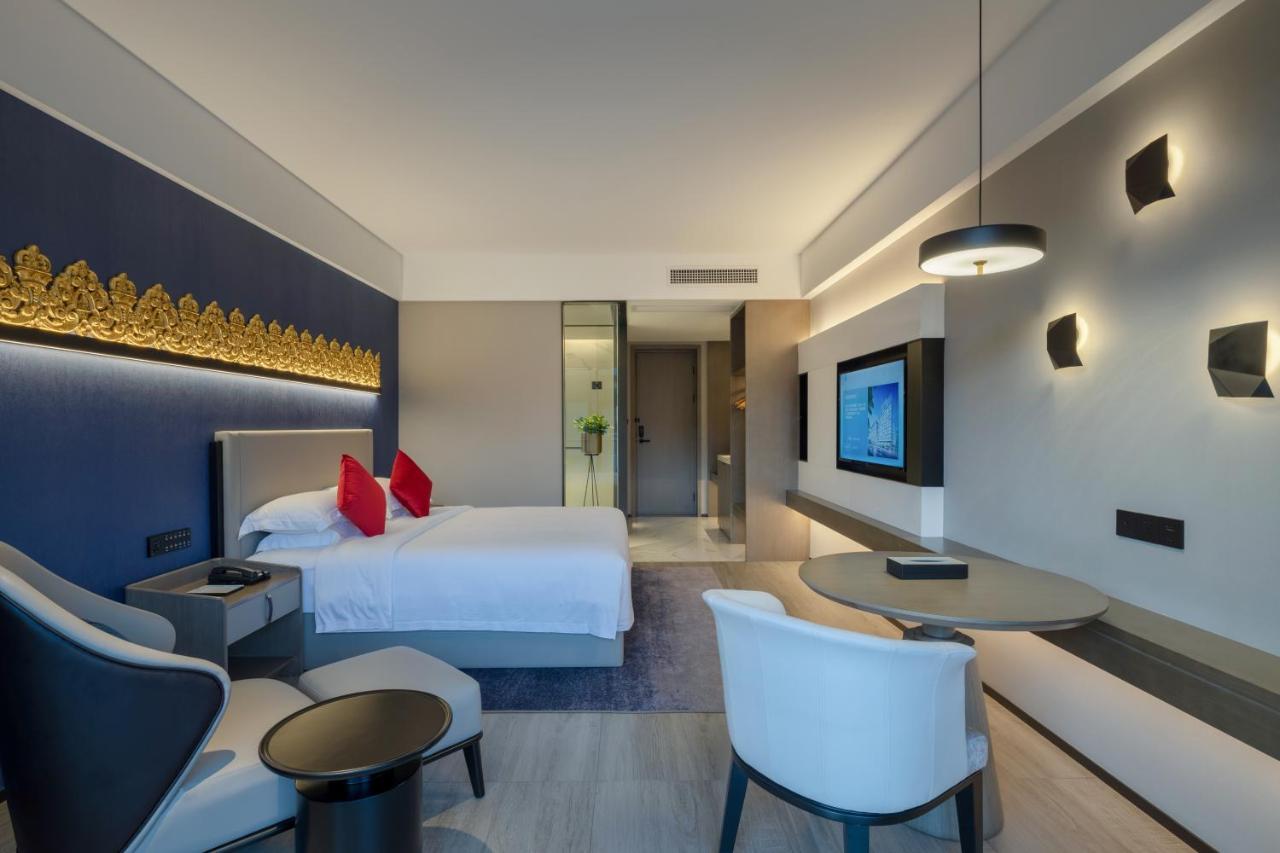 Tian Yi International Hotel 天艺国际酒店 Phnom Penh Bagian luar foto