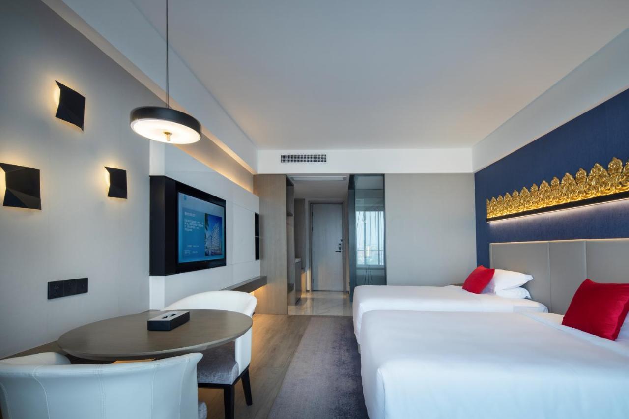 Tian Yi International Hotel 天艺国际酒店 Phnom Penh Bagian luar foto