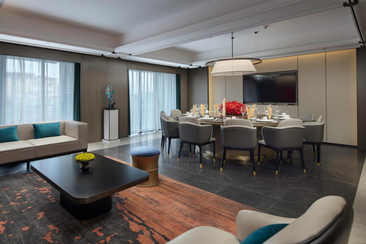 Tian Yi International Hotel 天艺国际酒店 Phnom Penh Bagian luar foto
